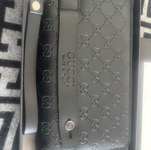 Πωλείται μεγάλο Gucci πορτοφόλι