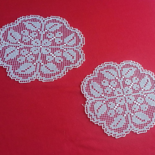 Filet lace doilies, handmade, vintage 1950s from Tinos