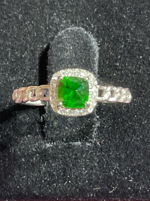 Peridot silver ring one size