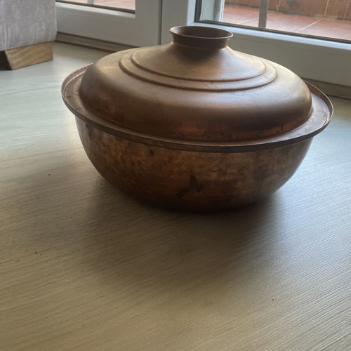 Vintage hammered copper vessel with lid, 1940-60 era