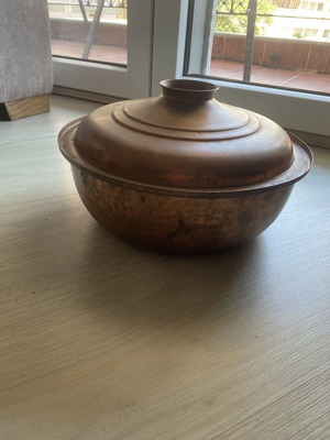 Vintage hammered copper vessel with lid, 1940-60 era