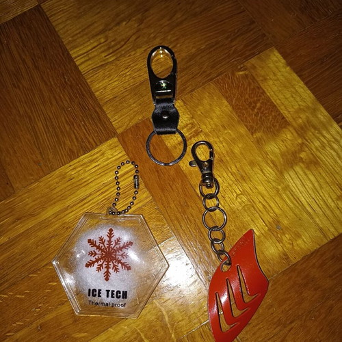 Peugeot, shark fin and snowflake keychains like new