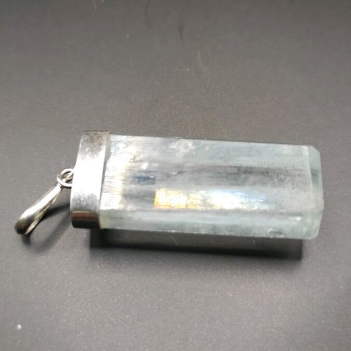 Aquamarine crystal pendant like new, turquoise