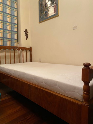 Μονό Κρεβάτι Μασίφ Καρυδιά και Κομοδίνο μεταχειρισμένα