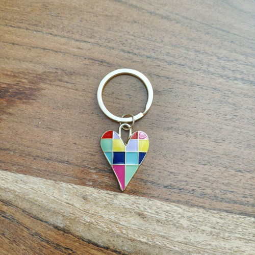 Metal heart keychain new, multicolored