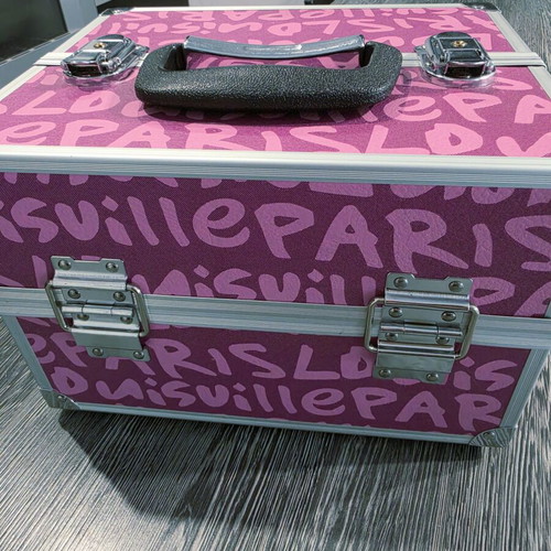 Makeup case with lock key
