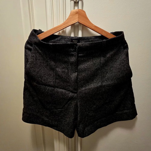 Pinko shorts like new, black, size M