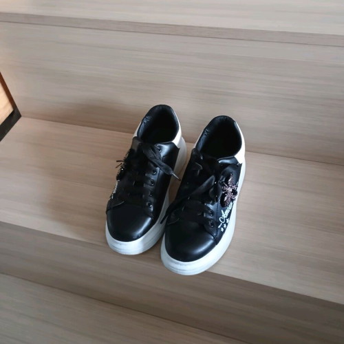 Women's athletic shoes size 39 like new, black and white