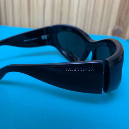 Balenciaga BB0228S/001 women's sunglasses like new, black