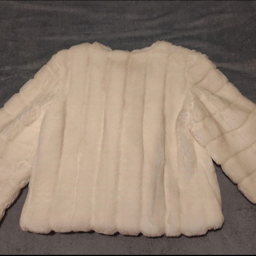 Short fur coat like new, white-cream with 2 buttons, size S-M
