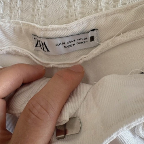 Zara λευκό τζιν σορτς μέγεθος 36 μεταχειρισμένο με χρυσά κουμπιά