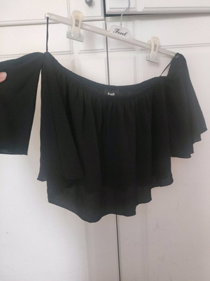 Crop top off-shoulder like new, size S