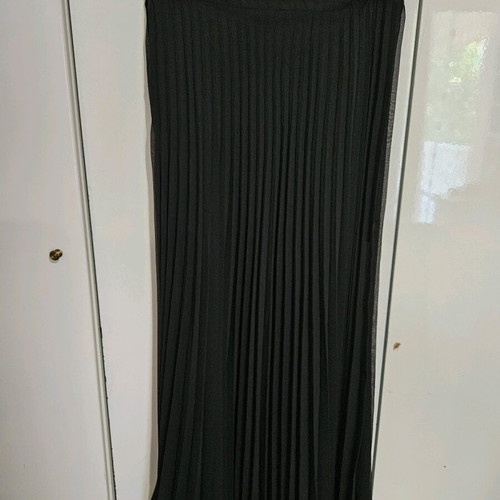 Stradivarius maxi pleated skirt used, black, size M