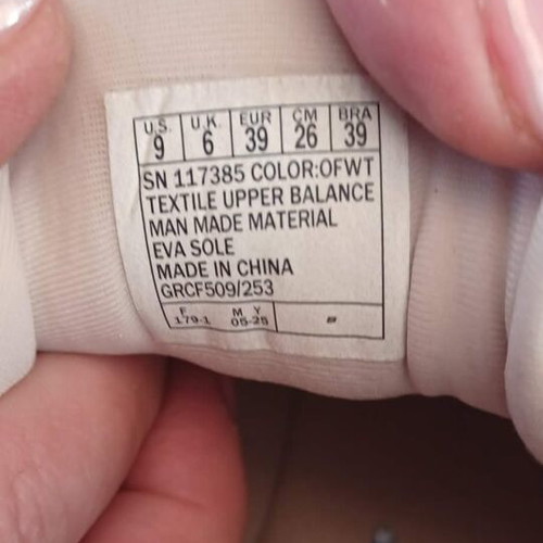 Skechers athletic shoes size 39 beige like new