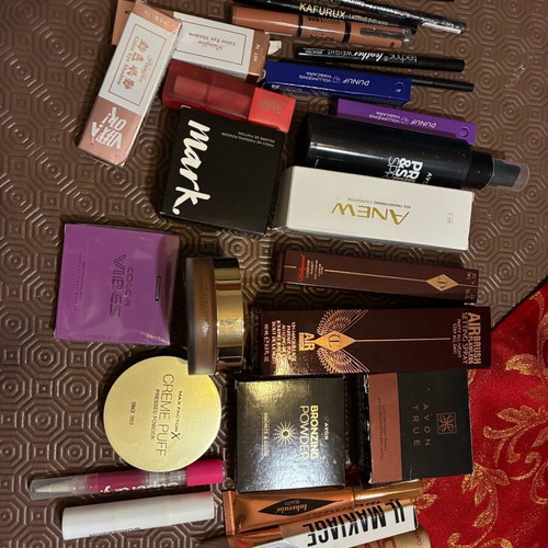 Cosmetics set new, unused and untested
