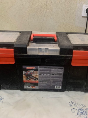 Large plastic toolbox like new with removable compartments