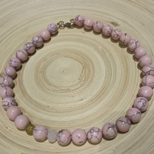 Necklace with pink haolite beads used