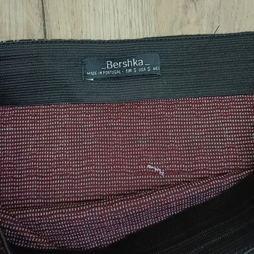 Bershka skirt like new with elastic geometric pattern, small to medium