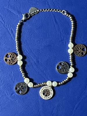 Bracelet with Tree of Life charms and beads like new