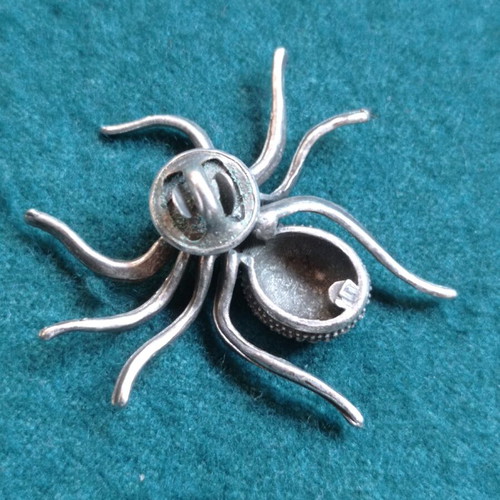 Spider design brooch used, silver color
