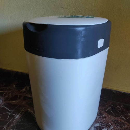 Baby diaper disposal bin Tommee Tippee like new