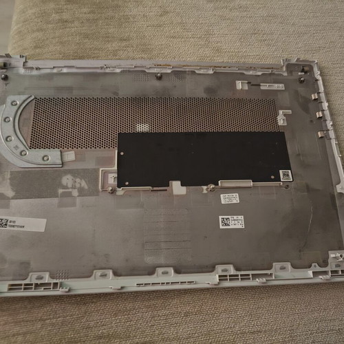 ProBook 445 G8 Bottom Cover used with crack