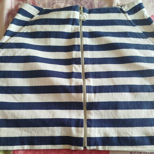Skirt navy blue and white, size XS, used, zipper front
