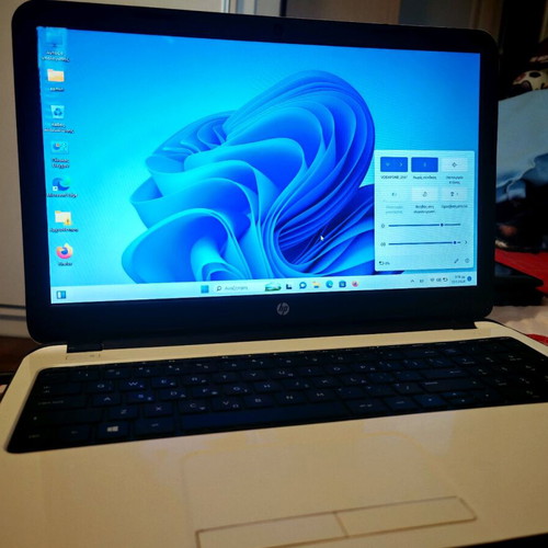 Laptop HP 15-G200nv used with Windows 11, 240GB SSD, bag and mouse