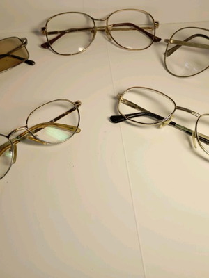 Eyeglasses used, pack with several pairs