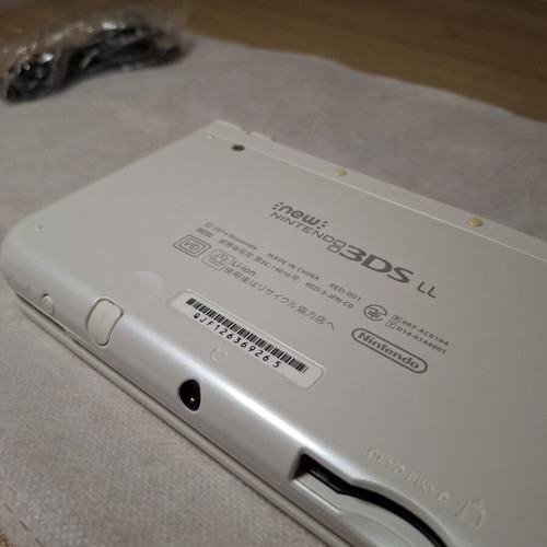 New Nintendo 3DS XL White Pearl handheld console