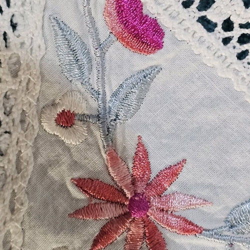 Embroidered table decoration with lace like new