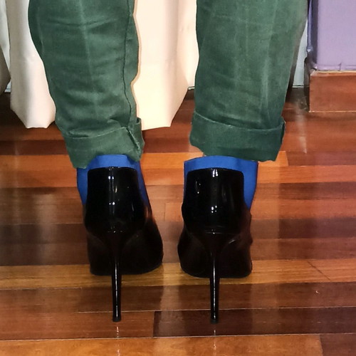 Alberto Guardiani women's shoes like new, black patent leather with blue details, size 39