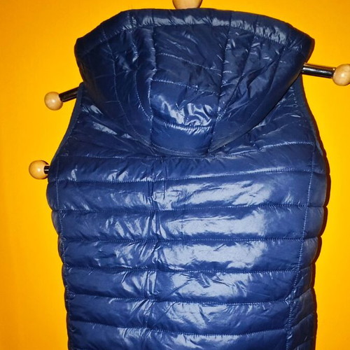 Winter sleeveless vest with hood and pockets like new, blue