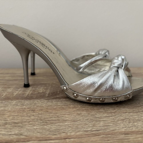 Dolce & Gabbana leather sandals like new, silver, size 36