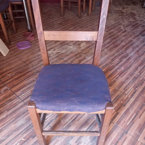 Chairs, tables and stools like new, set of 40 chairs, 12 stools with back, 8 stools without back, 12 tables