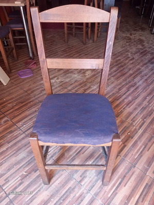 Chairs, tables and stools like new, set of 40 chairs, 12 stools with back, 8 stools without back, 12 tables
