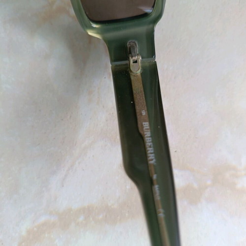 Burberry sunglasses like new, green