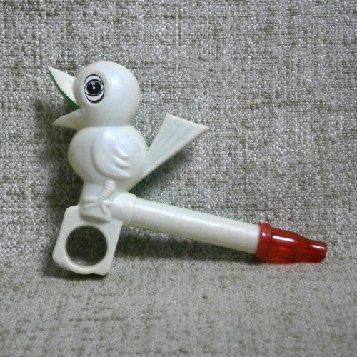 Singing bird whistles new, pack of 7 plastic vintage birds