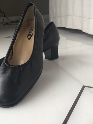 Black pumps with low square heel new, size 38