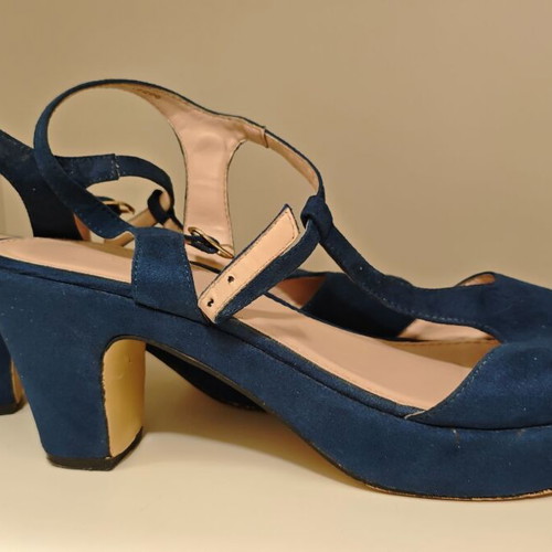 Dark blue suede T-strap platform sandals size 41 like new