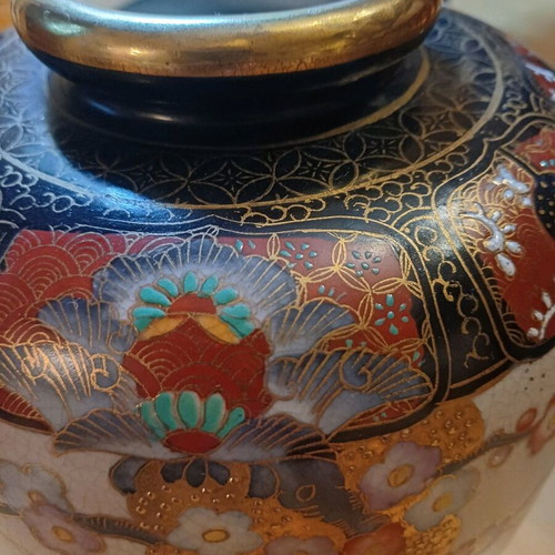Satsuma vase authentic, new, hand-painted
