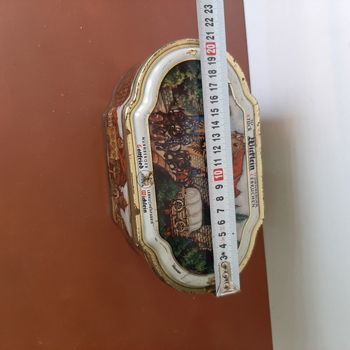 Gottfried Wicklein vintage metal cookie tin with Nuremberg scenes