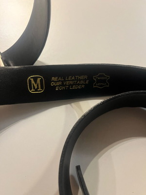 Men's leather belt like new, black with metal buckle