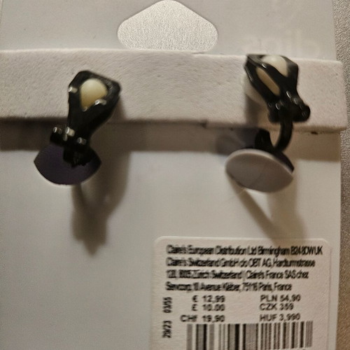 Claires clip earrings like new, black