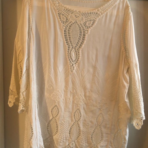 Women's white blouse with embroidery and lace size L like new