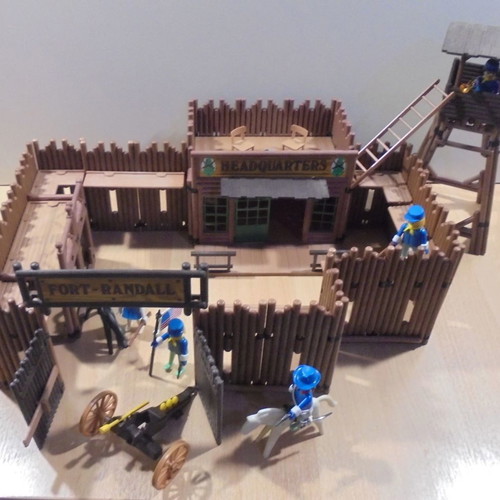 Playmobil Fort Randall officers' fort used