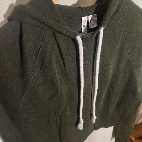 H&M khaki cropped sweatshirt in very good condition