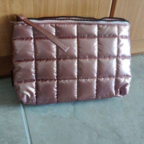 Mon Reve toiletry bag new, practical for carrying various items