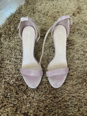 Pink sandals like new, size 40