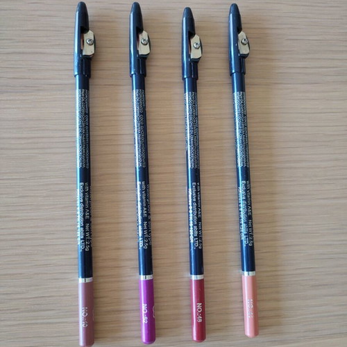 Glamorous lip liners like new, pack of 4 pieces